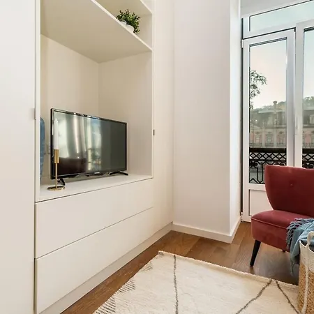 Apartment Graceful Design With Romantic View Lisbon